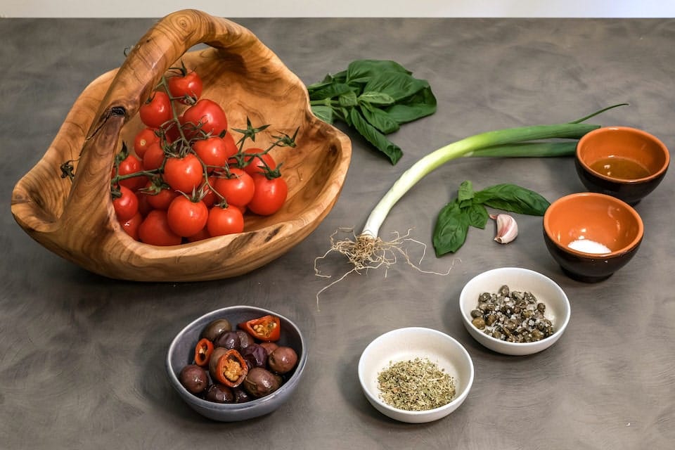 Ingredienti pomodorini scattarisciati