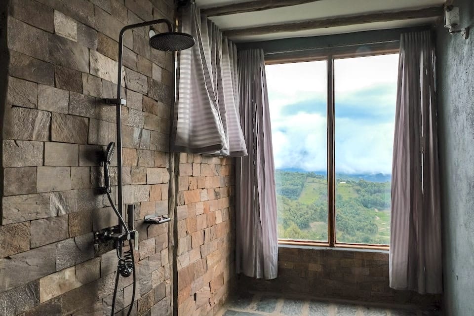 bakiga lodge vegan friendly Bwindi
